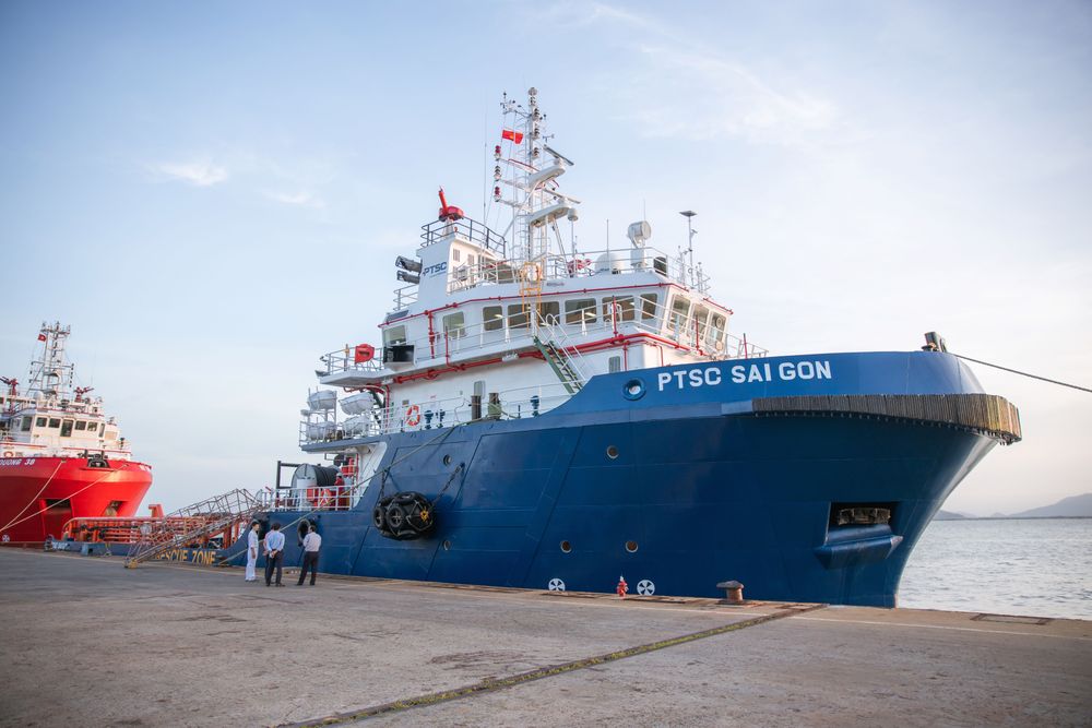 Tàu Hỗ Trợ Lặn & Khảo Sát ROV